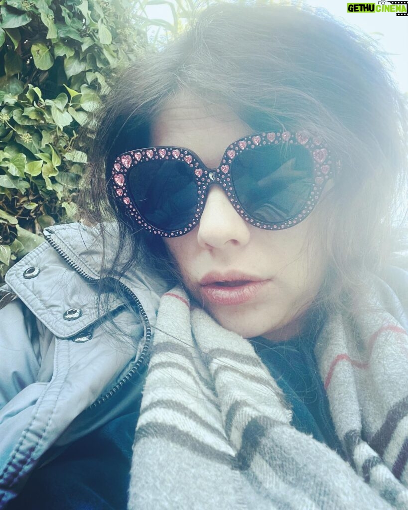 Michelle Trachtenberg Instagram - Rise and shine 💋🩵