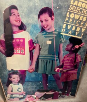 Michelle Trachtenberg Instagram - If this is not a legit #throwbackthursday post. I don’t know what is… who is the other actress standing up 😸 #toysrus yes I’m the little one on the floor!