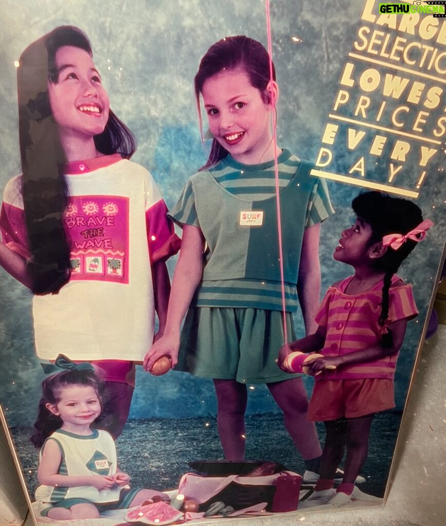 Michelle Trachtenberg Instagram - If this is not a legit #throwbackthursday post. I don’t know what is… who is the other actress standing up 😸 #toysrus yes I’m the little one on the floor!