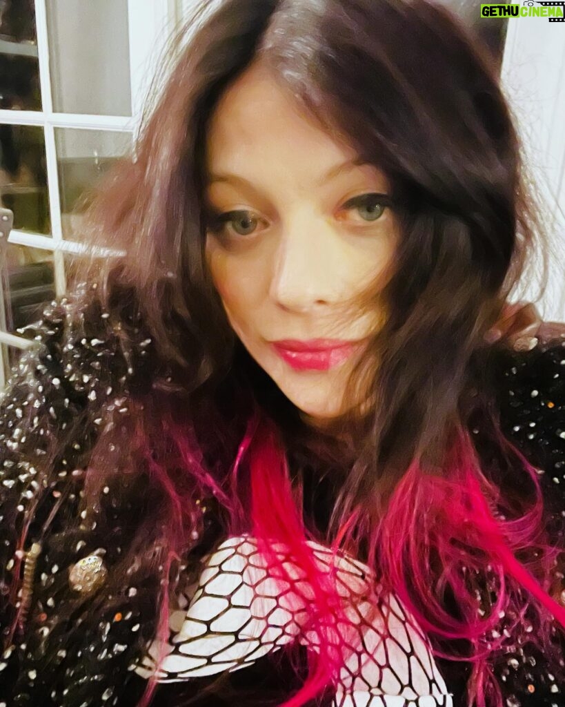 Michelle Trachtenberg Instagram - I’ve received several comments recently about my appearance. I have never had plastic surgery I am happy and healthy. Check yourself haters.