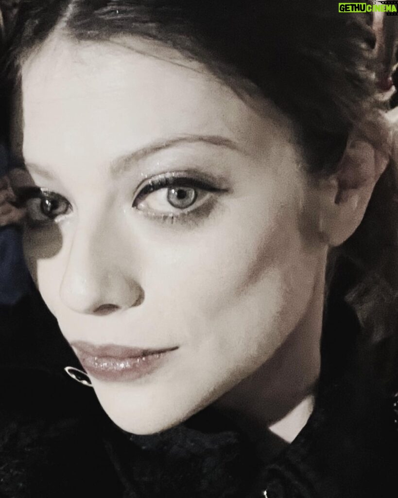 Michelle Trachtenberg Instagram - Eye’m ready for my closeup…..Eye on the prize 💙🪬