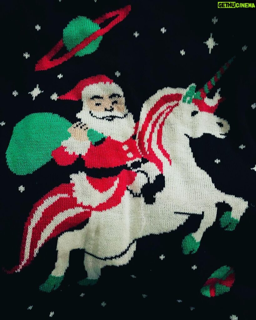 Michelle Trachtenberg Instagram - Santa believes in Unicorns 🎄🫶🏻