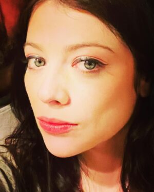 Michelle Trachtenberg Instagram - Eye believe in you! 💙 #motivation #monday
