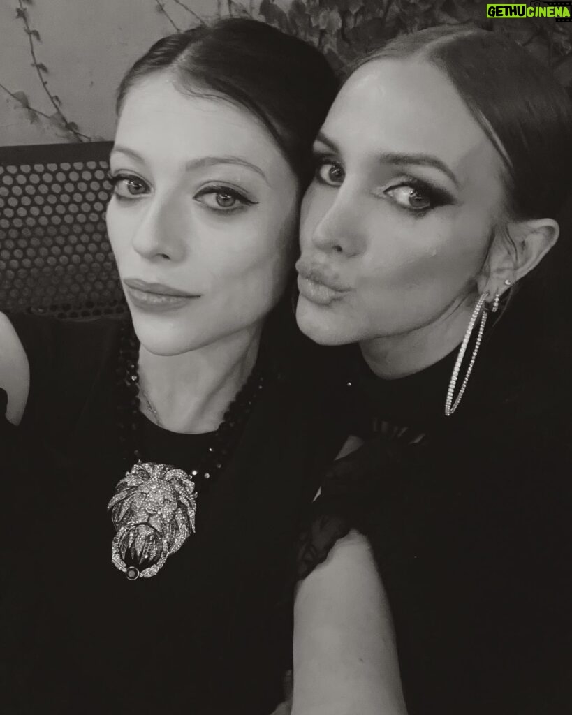 Michelle Trachtenberg Instagram - Cheeky 💋