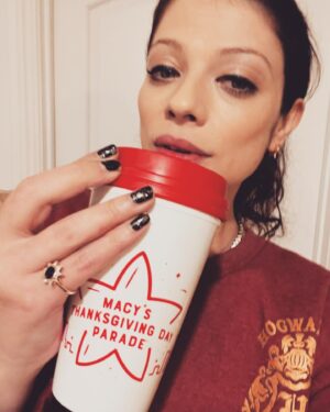 Michelle Trachtenberg Instagram - I’m stuffed! #happythanksgivng ❤️💋