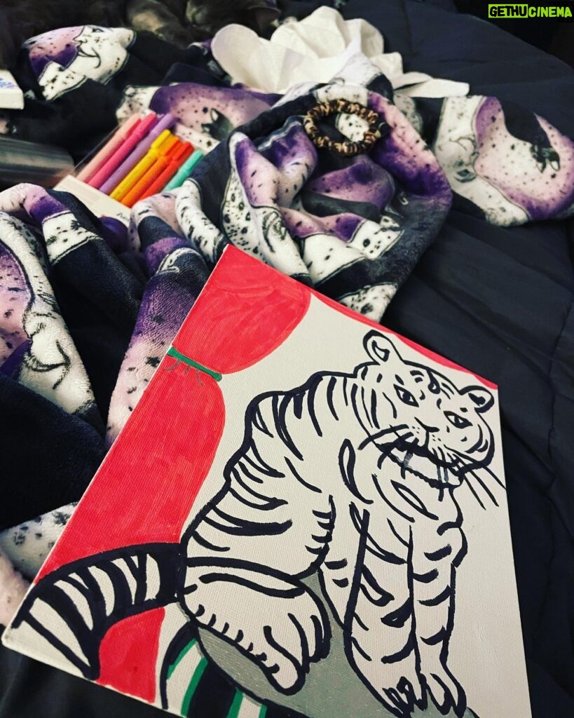 Michelle Trachtenberg Instagram - Hand drawn by me on canvas. Cuz I’m working on my gallery show….. 🎨💋🐾 #artist #art #tiger