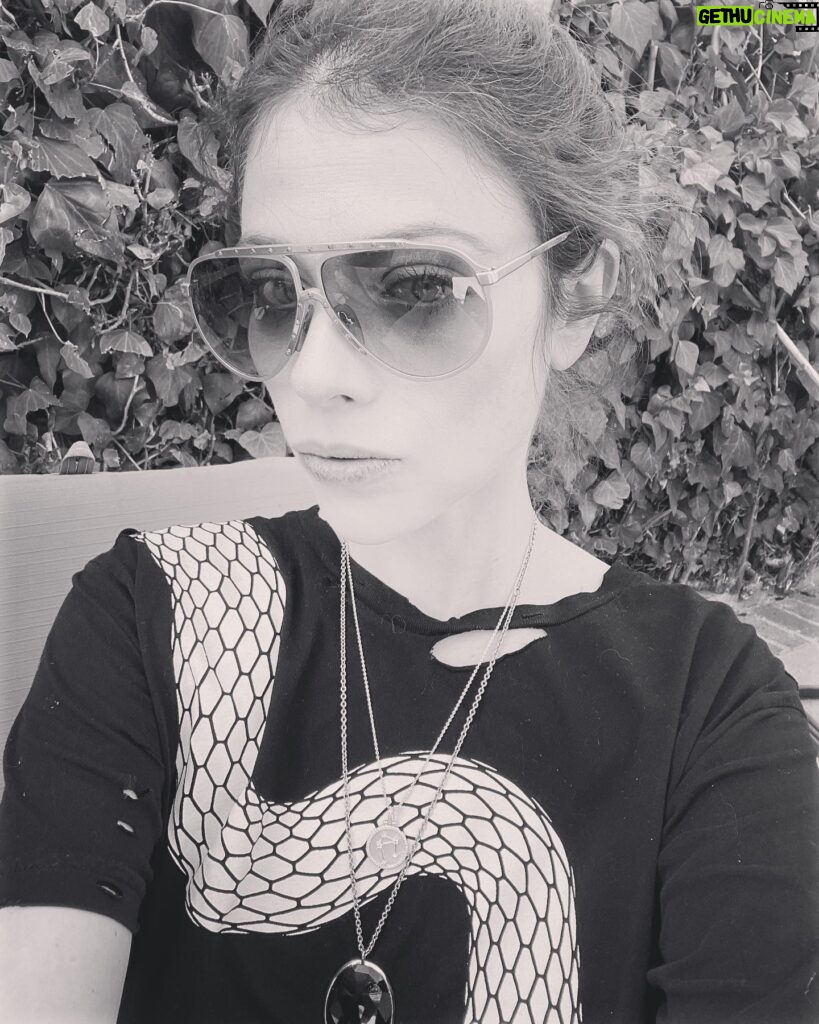 Michelle Trachtenberg Instagram - In the garden of good & evil….🍎