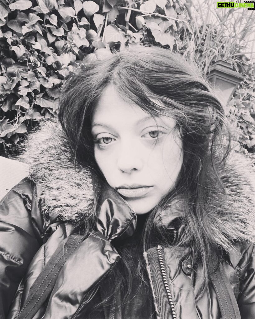 Michelle Trachtenberg Instagram - It’s not all black and white…💋