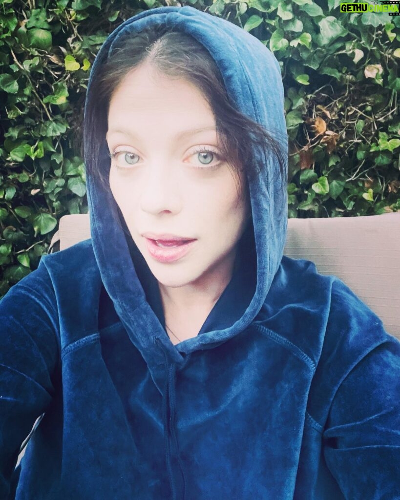 Michelle Trachtenberg Instagram - One of my best friends dared me to take a selfie with no makeup being dramatic! What do you think? Ps. Saying “still” before any fake comment is so pathetic. I’m 38 years old and grateful. Get a calendar #blueeyes 🧿🤪