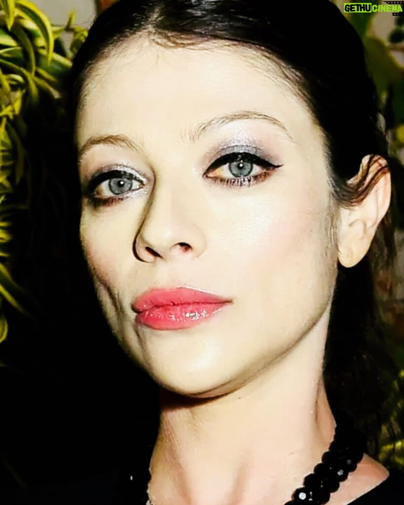 Michelle Trachtenberg Instagram - Cat eyes blue eyes #meow