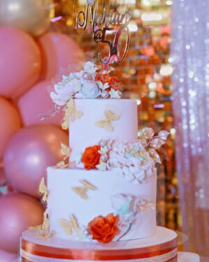 Michelle Vito Instagram - Happy 50th birthday, mommy! 🫶🏻 I love you more than you know. 

Always grateful to my @_illospartytrays family for always being there especially on our important life events. @1998loungebyillos 

Captured moments by @niceprintphoto 📸

Photoman: @mibphotomanph 
Cake: @cassys.choice20 
Milkteas: @thealleyphilippinesofficial