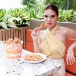 Michelle Vito Instagram - Poppin 🍗 Get ready to experience the Poppin’ flavors Popeyes has to offer! Their 52nd store is now open located at Recto Manila. See you there 😍 @popeyesph 🍗 #popeyesph #popeyeschicken #poppinupinrecto