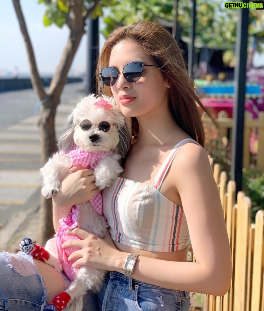 Michelle Vito Instagram - when your dog is more fashionista than you. 🤷🏼‍♀️