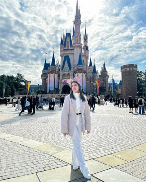 Michelle Vito Instagram - disney baby ✨ 

🧥: @hm