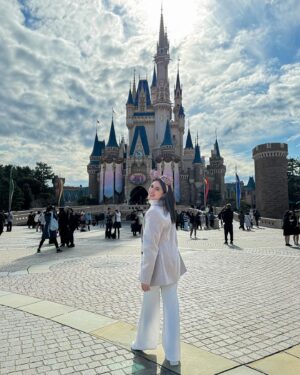 Michelle Vito Instagram - disney baby ✨ 

🧥: @hm