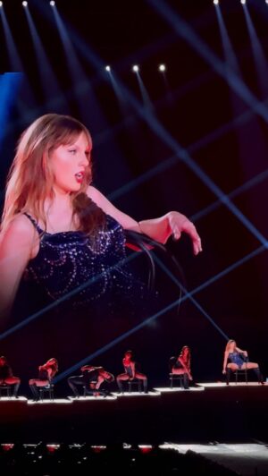 Michelle Vito Instagram - It’s been a long time coming, but 🎶 

traveled to see you @taylorswift with @flyairasia.ph 🫶🏻 
#FlyAirAsia #FlyTheWorldChampion #AirAsiaInJapan

🧳: @the815co