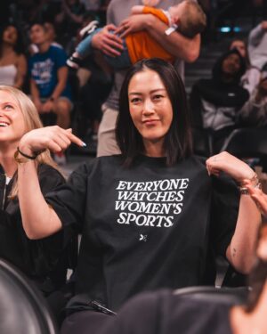 Michelle Wie Instagram - Was incredibly cool to see the sold out crowd today for the @nyliberty vs @indianafever game! The vibes were high today, let’s keep it going tomorrow at @mizuholpga !!! Thanks for having me out @nyliberty 🫶