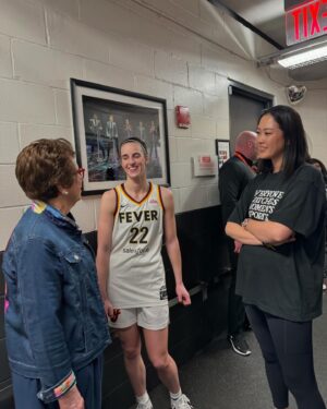 Michelle Wie Instagram - Was incredibly cool to see the sold out crowd today for the @nyliberty vs @indianafever game! The vibes were high today, let’s keep it going tomorrow at @mizuholpga !!! Thanks for having me out @nyliberty 🫶