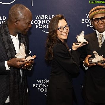Michelle Yeoh Instagram - Received humbly my Crystal award with the most amazing Francis Kéré Wizard architect Pritzker Prize and legend Nile Rodgers… 🙇🏻‍♀🙇🏻‍♀🙇🏻‍♀ and surrounded by our next generation of movers and shakers! @worldeconomicforum #WEF2024
