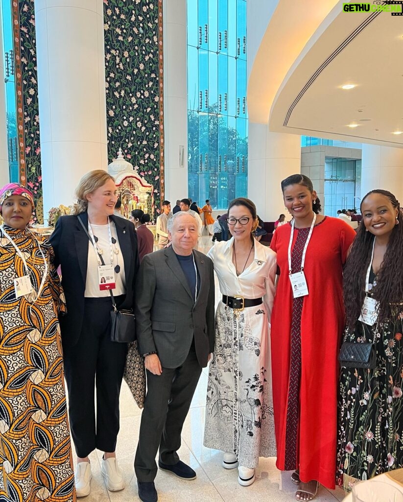 Michelle Yeoh Instagram - 🥰Mumbai at the 141st IOC Session!! New friends and old… 🙏✨💖💖