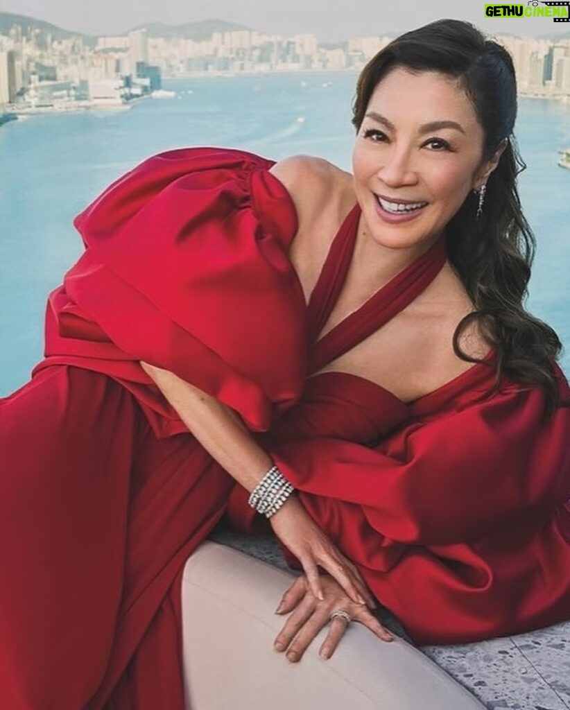 Michelle Yeoh Instagram - Thank you for always taking great care of me and I am proud to say “I’m a fan of Mandarin Oriental”. @mo_hotels @mo_landmarkhk @mo_hkg #ImAFan #MandarinOriental