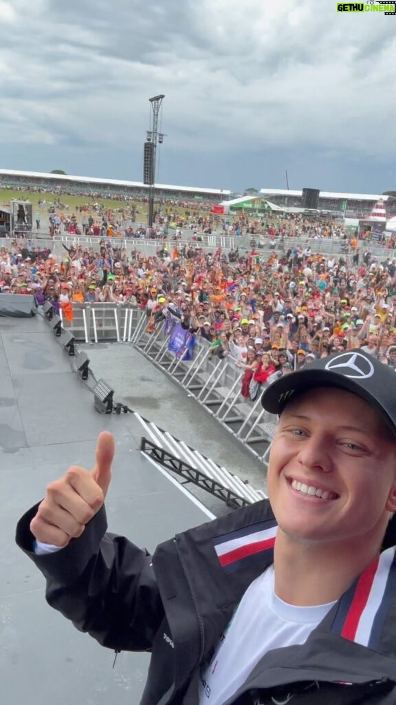 Mick Schumacher Instagram - Awesome crowd here at silverstone🇬🇧