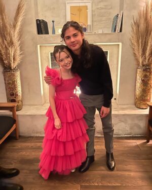 Miguel Mora Instagram - Congratulations @violetmcgraw on this amazing film, You were incredible!! 🥳 I’m so happy for you, well done!! 😊❤️
•
•
•
#M3GAN #m3ganmovie #blumhouse #universalpictures #violetmcgraw