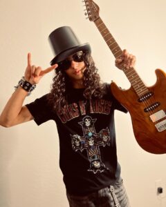 Miguel Mora Instagram - Happy Halloween 🎃 🎸 • • • @slash @gunsnroses