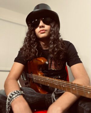 Miguel Mora Instagram - Happy Halloween 🎃 🎸
•
•
•
@slash @gunsnroses