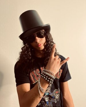 Miguel Mora Instagram - Happy Halloween 🎃 🎸
•
•
•
@slash @gunsnroses