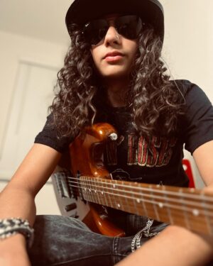 Miguel Mora Instagram - Happy Halloween 🎃 🎸
•
•
•
@slash @gunsnroses