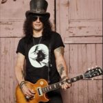 Miguel Mora Instagram - Happy Halloween 🎃 🎸 • • • @slash @gunsnroses