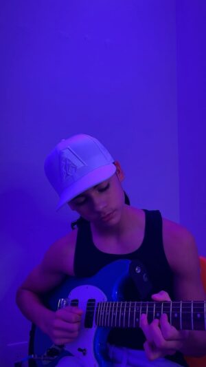 Miguel Mora Instagram - Smells Like Teen Spirit - Nirvana 
•
•
•
#guitar #nirvana #electricguitar #miguelmora