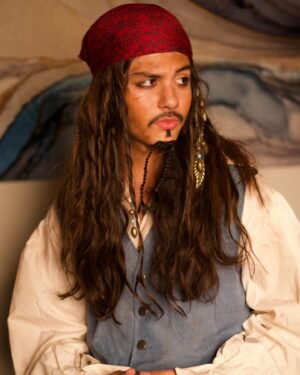 Miguel Mora Instagram - Happy Halloween mate 🍻

#captainjacksparrow #jacksparrow #piratesofthecaribbean #disney #johnnydepp #halloween #halloweencostume #halloween2023 #costume #miguel #miguelmora 

@johnnydepp