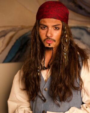 Miguel Mora Instagram - Happy Halloween mate 🍻

#captainjacksparrow #jacksparrow #piratesofthecaribbean #disney #johnnydepp #halloween #halloweencostume #halloween2023 #costume #miguel #miguelmora 

@johnnydepp
