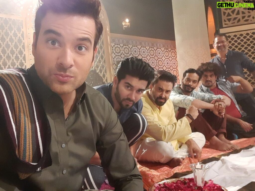 Mikaal Zulfiqar Instagram - Guess the film? #ShayanKhan @manipakistani @mirzagoharrasheed @marhoomahmadbilal @faisalqureshi_fq @ayesha.m.omar