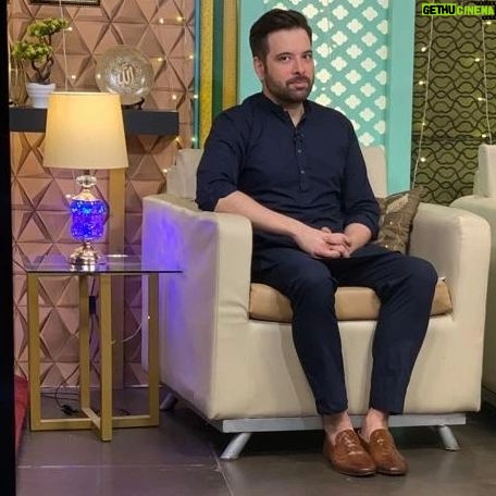 Mikaal Zulfiqar Instagram - That look. Jab aap ko zabardasti eid pe neend se utha ke, mehmaanon ke saat bhitaya jai 😅