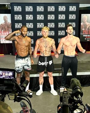 Mikhail Varshavski Instagram - One of these people is a doctor, but all of them are taking on MMA combat veterans 🥊 Tune in tomorrow on @showtimeboxing @shosports @mostvaluablepromotions 🔥🙏🏼