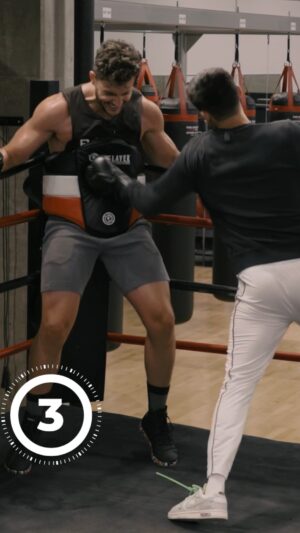 Mikhail Varshavski Instagram - Pro-Boxer @kingryan hits like a truck 🔥 Can’t wait to see this undefeated beast back in the ring in 2022 to get his 19th KO 🥊 How many shots could you take? #ryangarcia #bodyshotchallenge