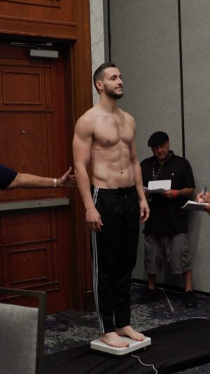 Mikhail Varshavski Instagram - Weigh-in complete, time to dominate 🥊 Get your 🍿 folks! @thecreatorclash @idubbbz #ppvlinkinbio #boxing