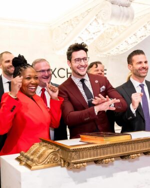Mikhail Varshavski Instagram - It’s officially ❤️ month and I was blessed to support the @american_heart association on its mission to bring more awareness to prevention, CPR education, and patients battling heart disease! 

From ringing the @nyse opening bell to teaching a live world-wide CPR course to supporting the wear red for women event, I can say this has been a week for the books! #nationoflifesavers #heartmonth #aha