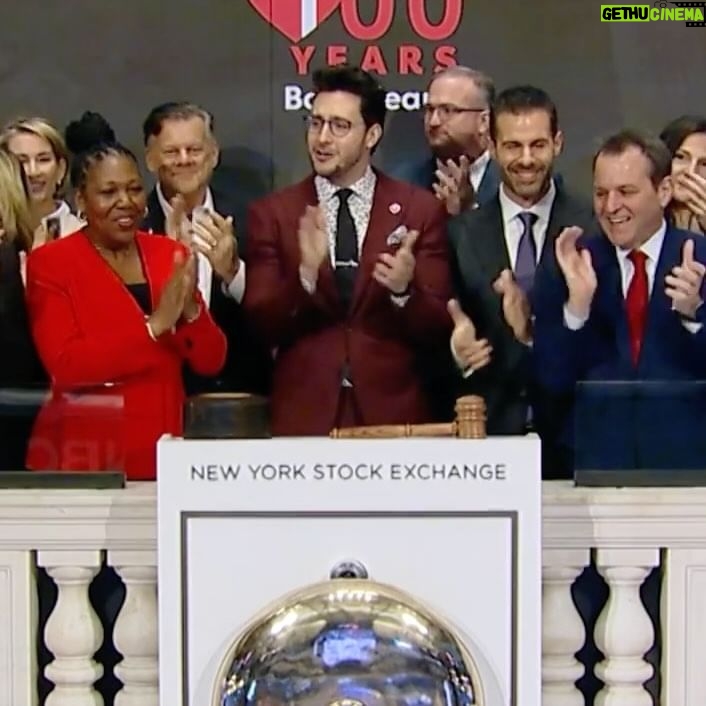 Mikhail Varshavski Instagram - It’s officially ❤️ month and I was blessed to support the @american_heart association on its mission to bring more awareness to prevention, CPR education, and patients battling heart disease! From ringing the @nyse opening bell to teaching a live world-wide CPR course to supporting the wear red for women event, I can say this has been a week for the books! #nationoflifesavers #heartmonth #aha