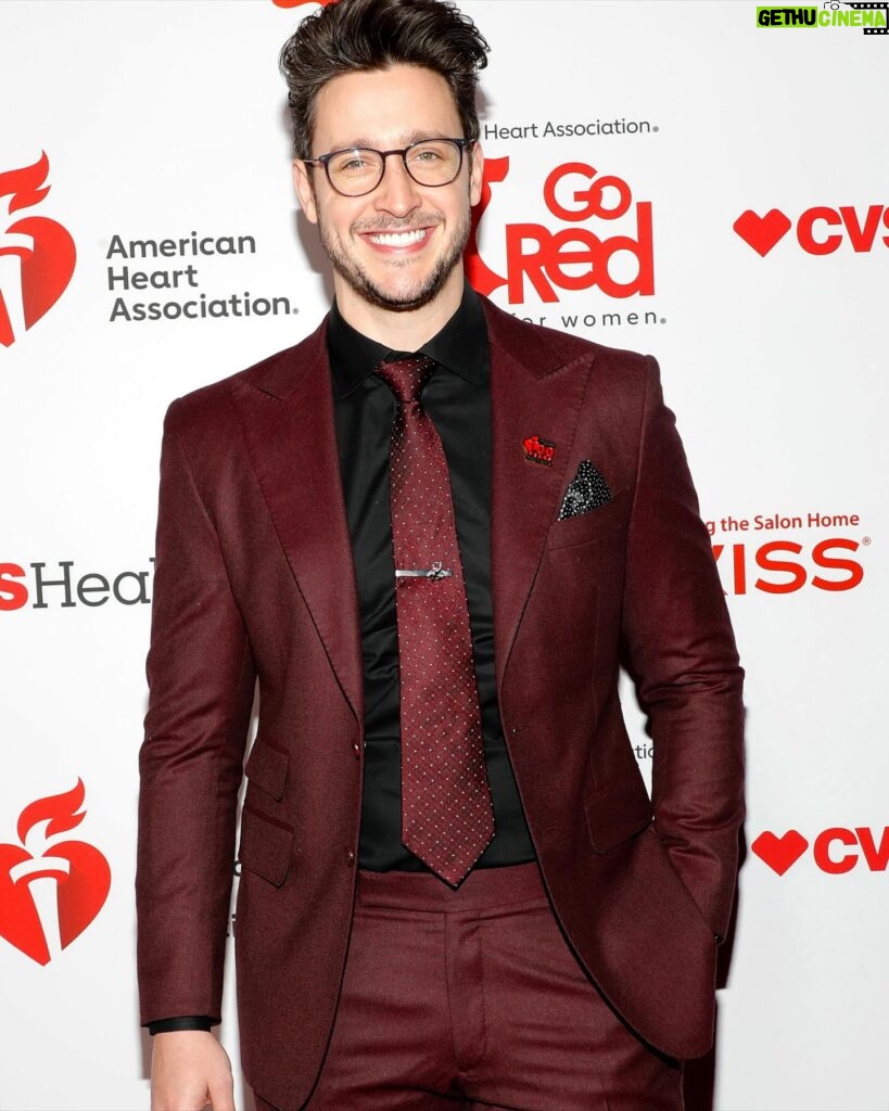 Mikhail Varshavski Instagram - It’s officially ❤️ month and I was blessed to support the @american_heart association on its mission to bring more awareness to prevention, CPR education, and patients battling heart disease! From ringing the @nyse opening bell to teaching a live world-wide CPR course to supporting the wear red for women event, I can say this has been a week for the books! #nationoflifesavers #heartmonth #aha