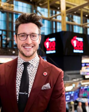 Mikhail Varshavski Instagram - It’s officially ❤️ month and I was blessed to support the @american_heart association on its mission to bring more awareness to prevention, CPR education, and patients battling heart disease! 

From ringing the @nyse opening bell to teaching a live world-wide CPR course to supporting the wear red for women event, I can say this has been a week for the books! #nationoflifesavers #heartmonth #aha