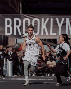 Mikhail Varshavski Instagram - What an amazing Sunday with the @brooklynnets playing in their annual celeb game 🏀 Got a solid 0 points on 20 minutes of action 😅🙈 #brooklyn #nets