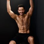 Mikhail Varshavski Instagram - Becoming a professional athlete does come with the perk of getting in great shape…but honestly it was always my goal to be able to do both 💪🏼x⛑️ #doctor #boxer