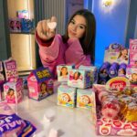 Milana Khametova Instagram - Урааа, ребята! У меня мега сладкие новости!!🍭 Рада сообщить вам, что наконец-то вышла продукция от «Конфитрейд» … со мной!!!🍬 - Волшебные коробочки Sweet Box🍬 - Полезный десерт Kids Box🍭 - Шоколадные яйца Шоки Токи 🍫 …и еще много-много других сладостей 😊 Это так здорово!💓 С нетерпением жду, когда вы попробуете их и поделитесь со мной своими впечатлениями! Урааа! 🫶 Все сладости можно купить на маркетплейсах - OZON и WILDBERRIES Подписывайтесь на страницы моих друзей «Конфитрейд» 👇🏼 @confitrade.ru @choki.toki