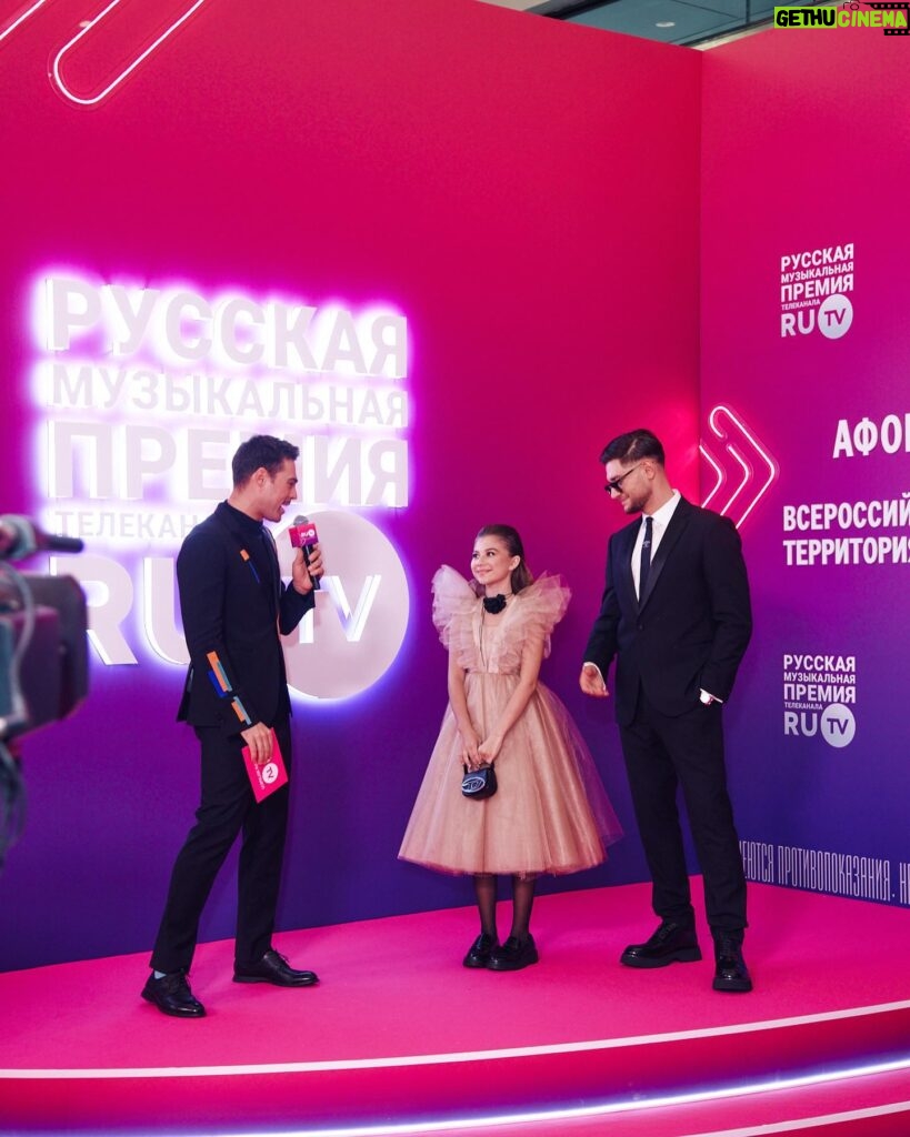 Milana Khametova Instagram - Русская Музыкальная Премия RU.TV🏆 Спасибо большое моим подписчикам, моим фанам и моим друзьям за поддержку! Еще раз повторю - это ВАША награда! 🫶🏼 Спасибо @ru_tv за доверие - это был очень значимый и ценный для меня опыт - вести Премию! 💥 23.05.23❤️ (навсегда в моем сердечке)