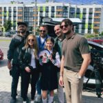 Milana Khametova Instagram - Этот день настал!🎬 Да, ребят, я в Минске!❤️ И сегодня стартовали съемки фильма, в котором я играю главную роль! Я очень волнуюсь - это огромная ответственность и мой первый опыт в кино! 🎬 Пожелайте мне удачи🤞 Для меня это сейчас очень важно!) А еще посмотрите, кто приехал ко мне сюрпризом по традиции) Короче, остально расскажу во влоге, который выйдет совсем скоро🫶🏼 Кто из Минска? Расскажите куда сходить, где погулять, с кем поснимать? Жду вас в комментариях!