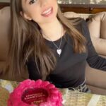 Milana Khametova Instagram - Вы только посмотрите, какое сладкое и необычное приглашение на премию СуперЛайкШоу мне прислал телеканал @ctc_kids И это означает, что уже этой осенью мы с вами увидимся на Второй детской музыкальной премии телеканала СТС Кидс!✨ Все подробности и информацию по номинации я скажу чуть позже! До встречи!❤️